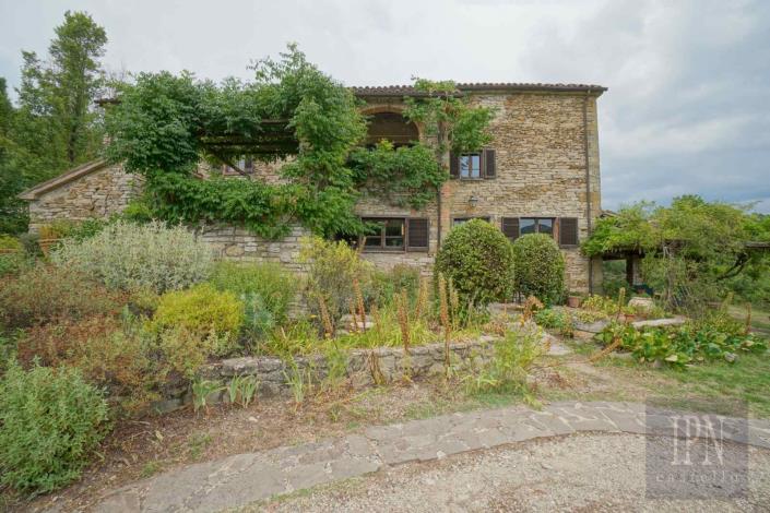 Image No.30-6 Bed Farmhouse for sale