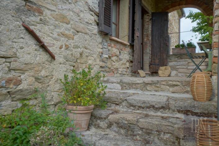 Image No.34-6 Bed Farmhouse for sale