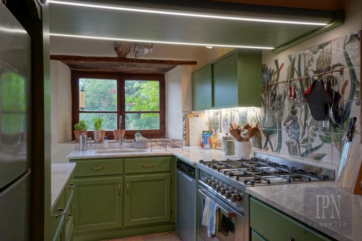 Image No.39-6 Bed Farmhouse for sale