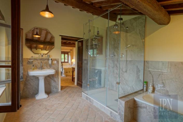 Image No.47-6 Bed Farmhouse for sale