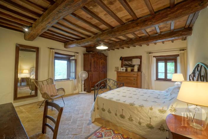 Image No.46-6 Bed Farmhouse for sale