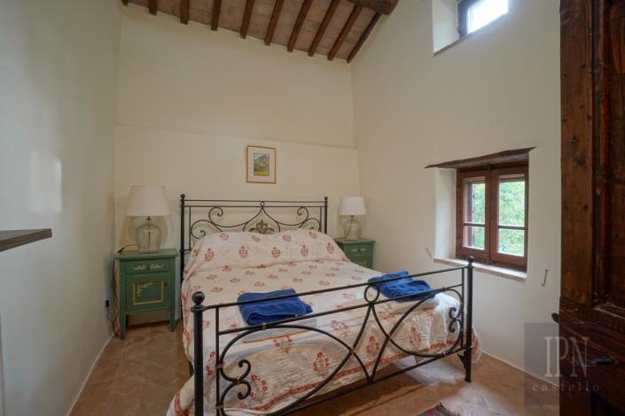 Image No.51-6 Bed Farmhouse for sale