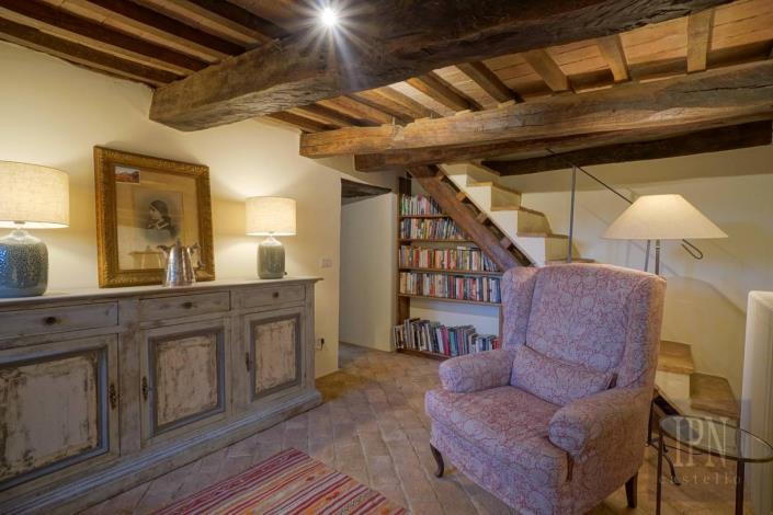 Image No.54-6 Bed Farmhouse for sale