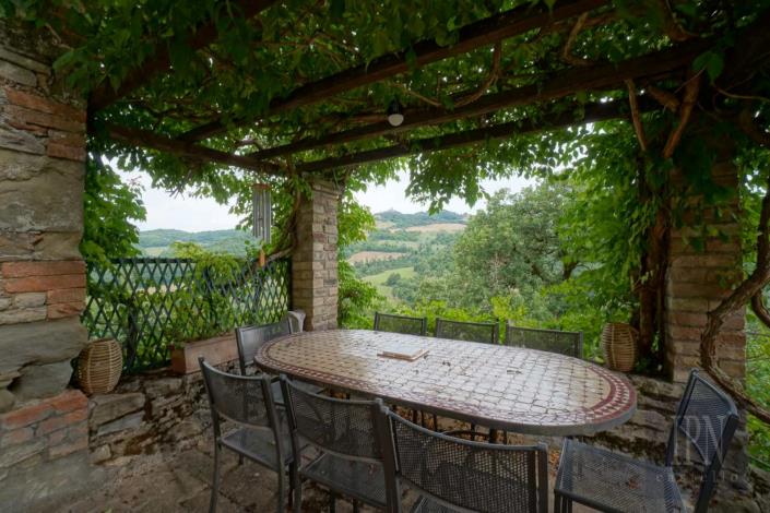 Image No.57-6 Bed Farmhouse for sale