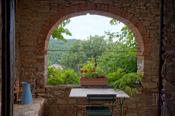 Image No.58-6 Bed Farmhouse for sale