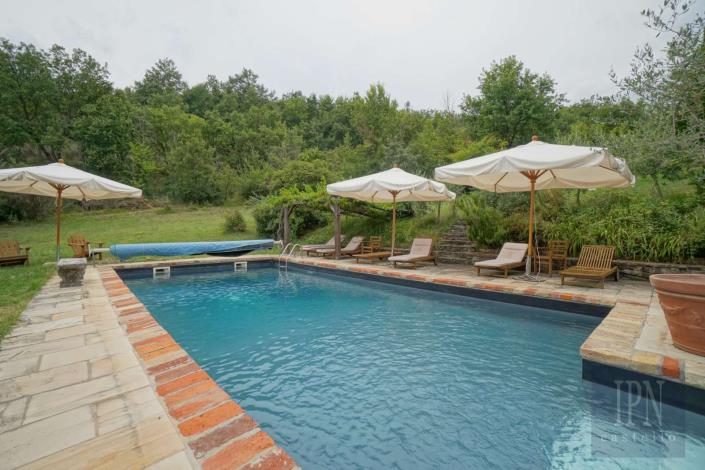 Image No.60-6 Bed Farmhouse for sale