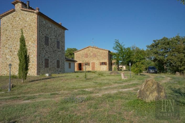 Image No.17-6 Bed Farmhouse for sale