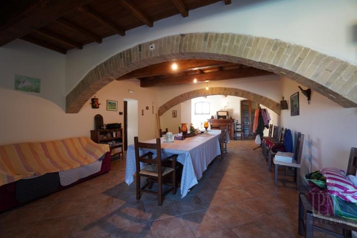 Image No.19-6 Bed Farmhouse for sale