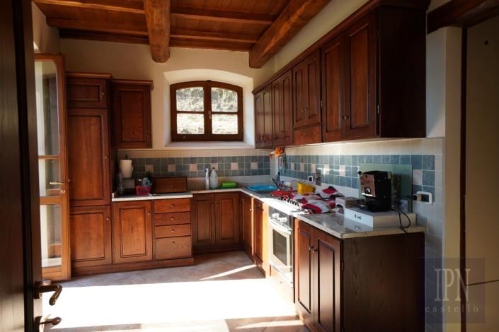 Image No.21-6 Bed Farmhouse for sale