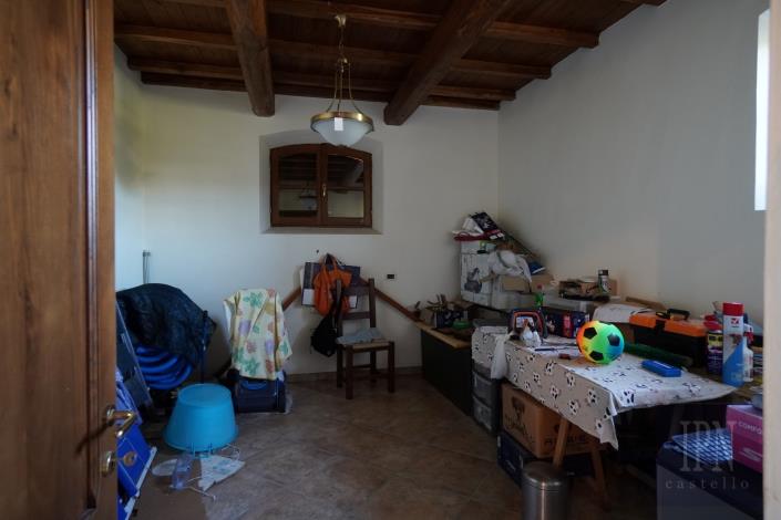 Image No.24-6 Bed Farmhouse for sale