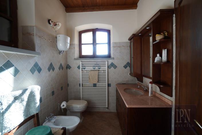 Image No.25-6 Bed Farmhouse for sale