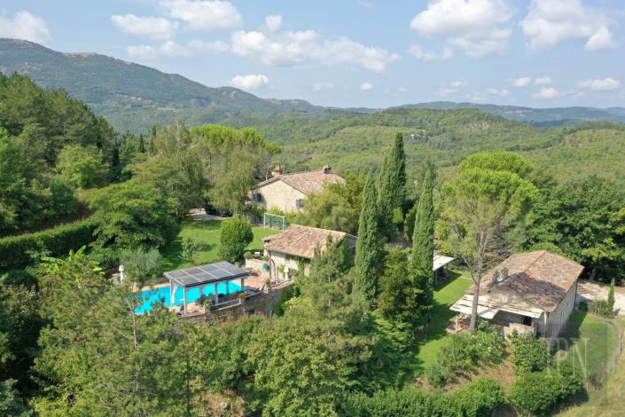 Image No.1-6 Bed Farmhouse for sale