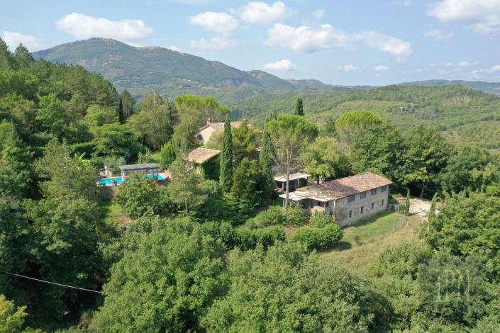 Image No.8-6 Bed Farmhouse for sale