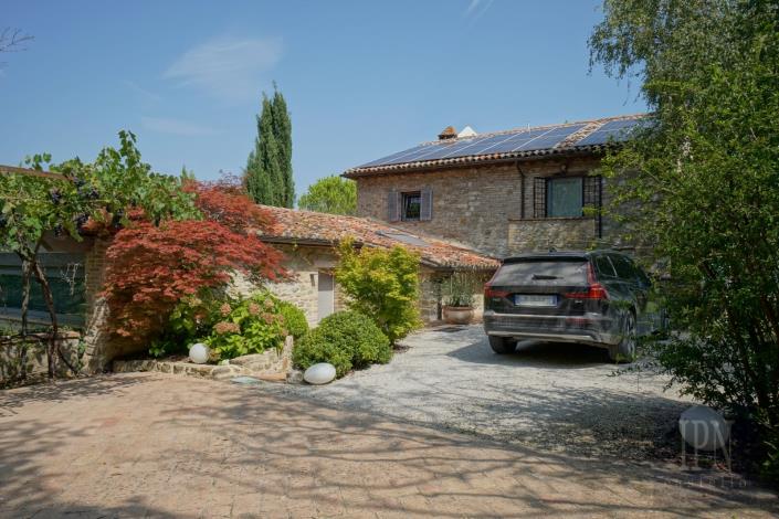 Image No.12-6 Bed Farmhouse for sale