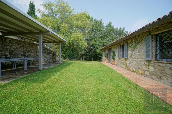 Image No.23-6 Bed Farmhouse for sale