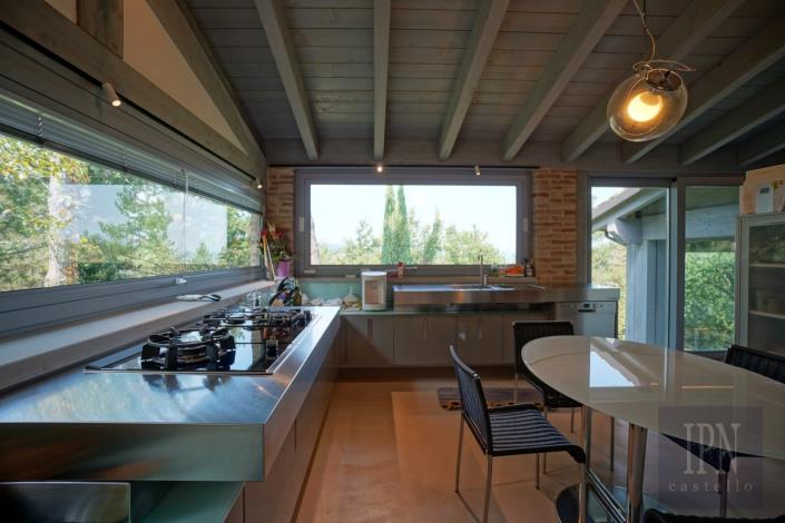 Image No.25-6 Bed Farmhouse for sale