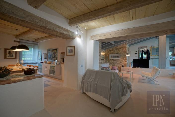 Image No.32-6 Bed Farmhouse for sale