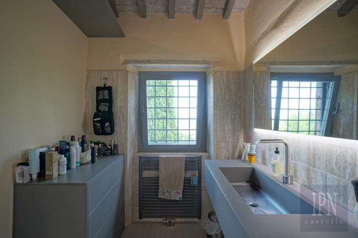 Image No.41-6 Bed Farmhouse for sale