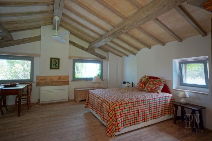 Image No.43-6 Bed Farmhouse for sale