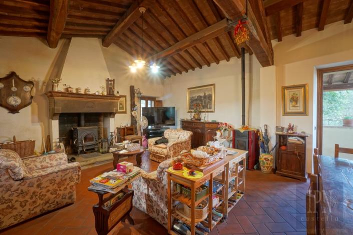 Image No.20-5 Bed Farmhouse for sale