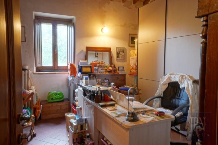 Image No.23-5 Bed Farmhouse for sale