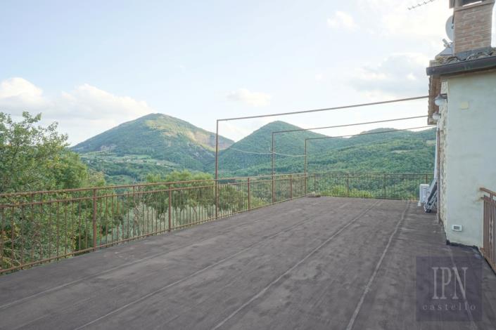 Image No.26-5 Bed Farmhouse for sale