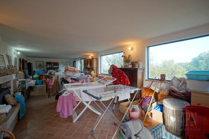 Image No.33-5 Bed Farmhouse for sale