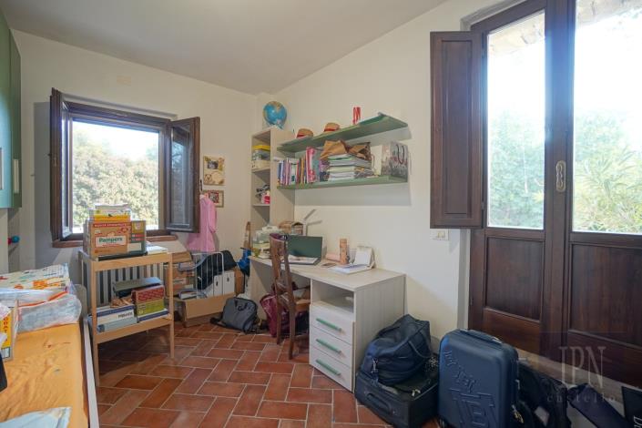 Image No.42-5 Bed Farmhouse for sale