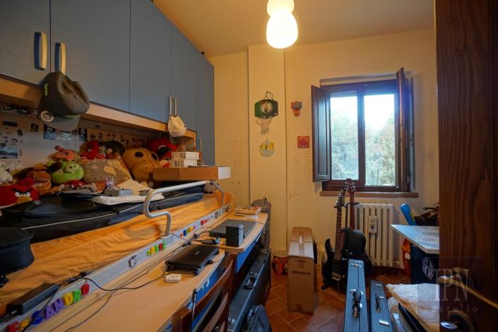 Image No.44-5 Bed Farmhouse for sale