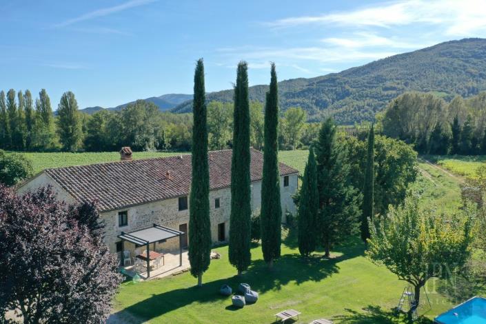 Image No.1-9 Bed Farmhouse for sale