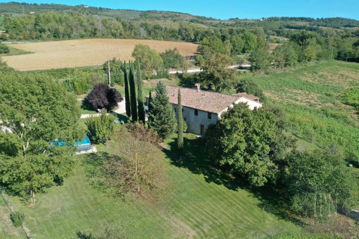 Image No.7-9 Bed Farmhouse for sale