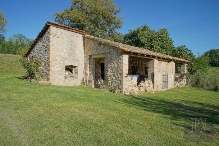 Image No.16-9 Bed Farmhouse for sale