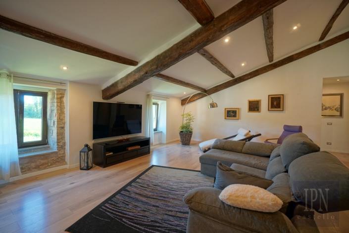 Image No.25-9 Bed Farmhouse for sale