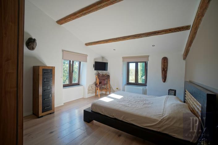 Image No.29-9 Bed Farmhouse for sale