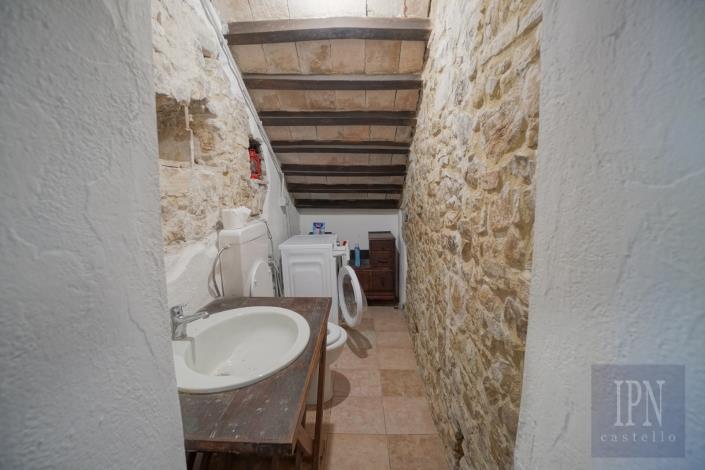 Image No.41-9 Bed Farmhouse for sale