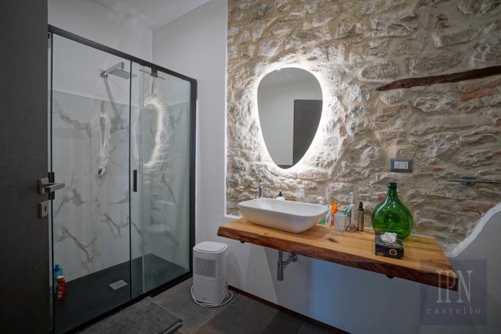 Image No.48-9 Bed Farmhouse for sale