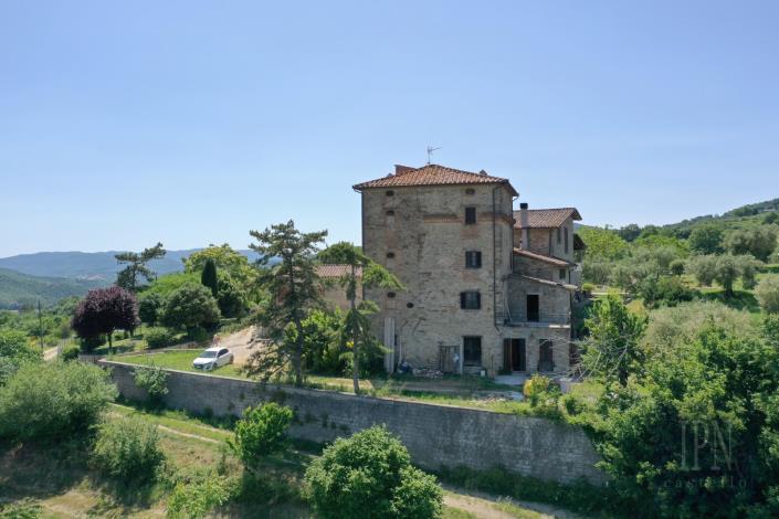 Image No.8-6 Bed House for sale