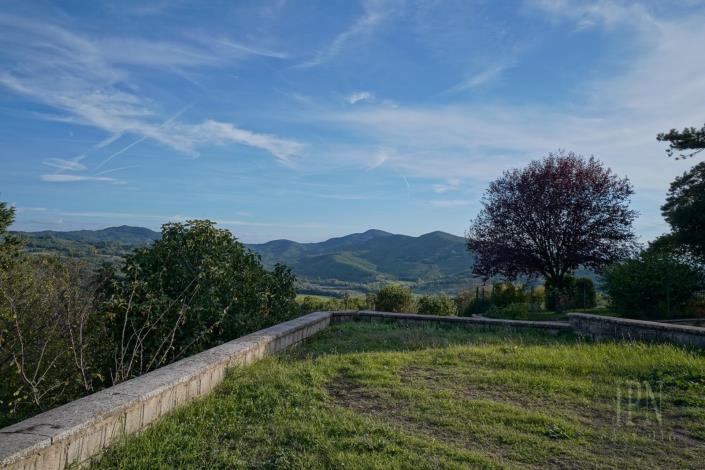 Image No.14-6 Bed House for sale