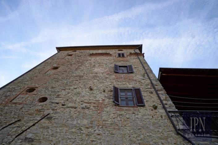 Image No.17-6 Bed House for sale