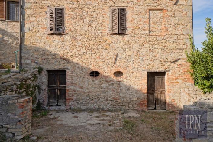 Image No.18-6 Bed House for sale