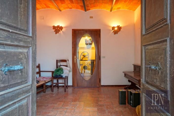 Image No.20-6 Bed House for sale