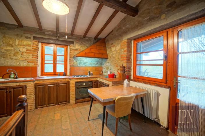 Image No.24-6 Bed House for sale