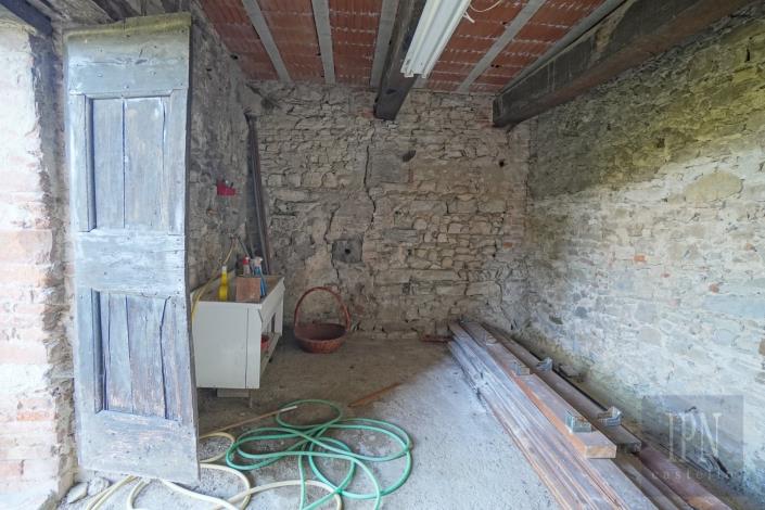 Image No.33-6 Bed House for sale