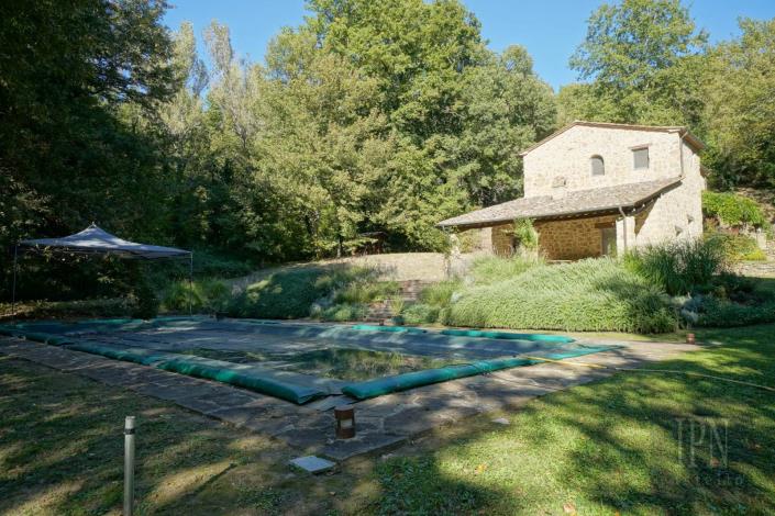 Image No.12-4 Bed Farmhouse for sale