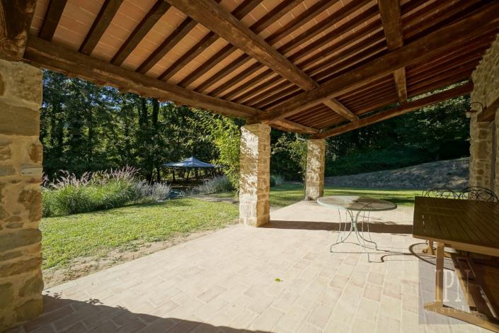 Image No.17-4 Bed Farmhouse for sale