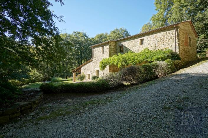 Image No.18-4 Bed Farmhouse for sale