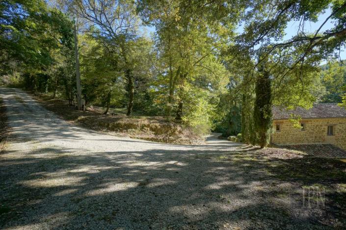 Image No.21-4 Bed Farmhouse for sale