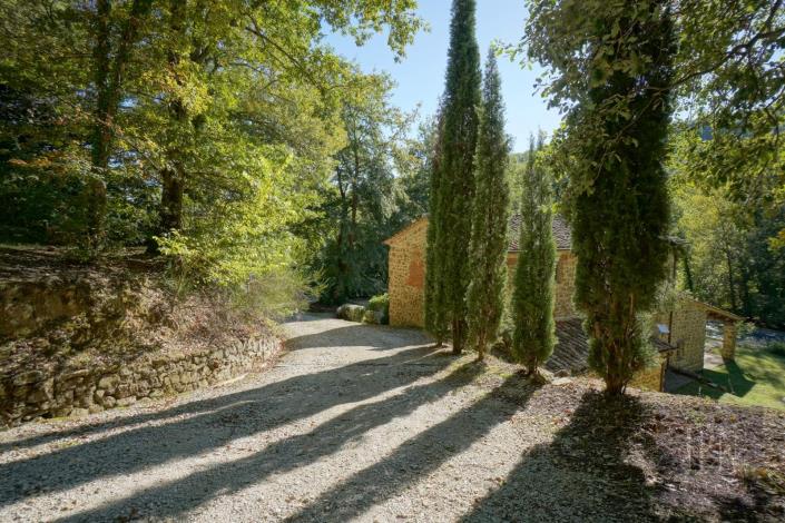 Image No.22-4 Bed Farmhouse for sale