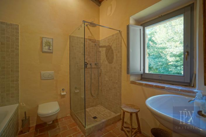 Image No.40-4 Bed Farmhouse for sale