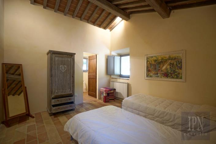 Image No.45-4 Bed Farmhouse for sale